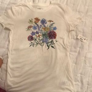 aeropostale off white w flowers crew neck